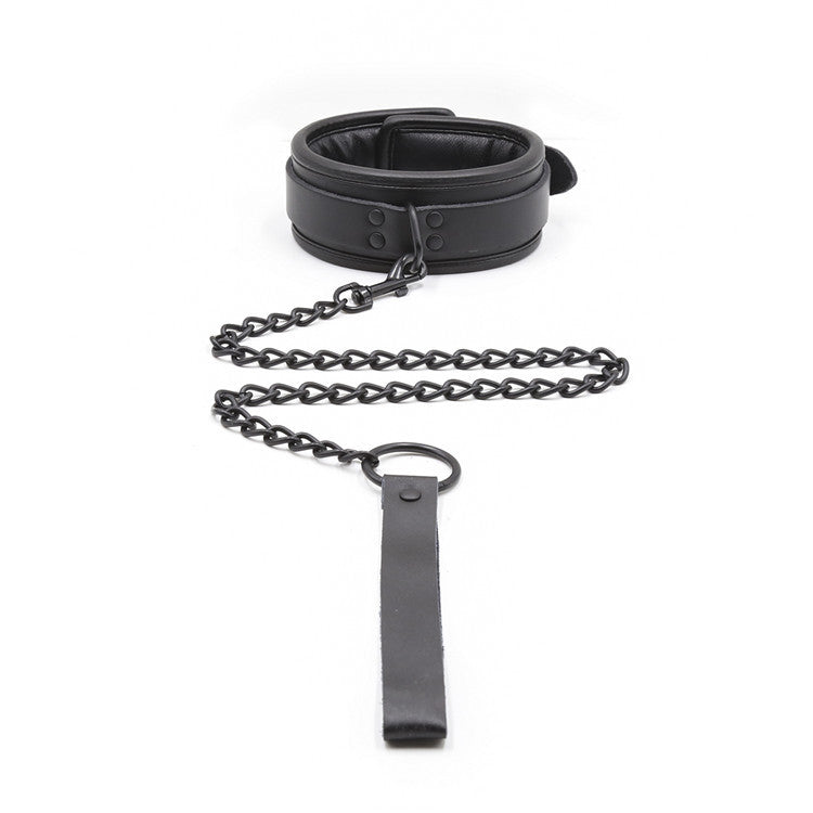 Correa, collar en cuero vegano negro.