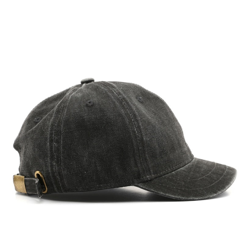 Gorra con visera corta en muchos colores diferentes