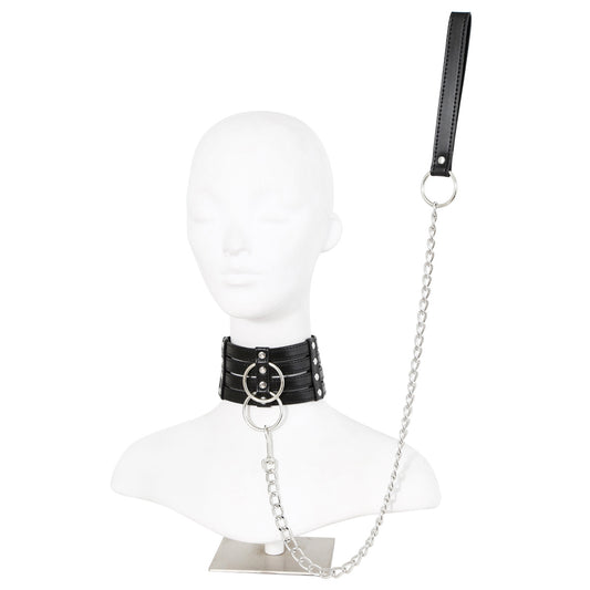 Couple with choker with many straps and rings