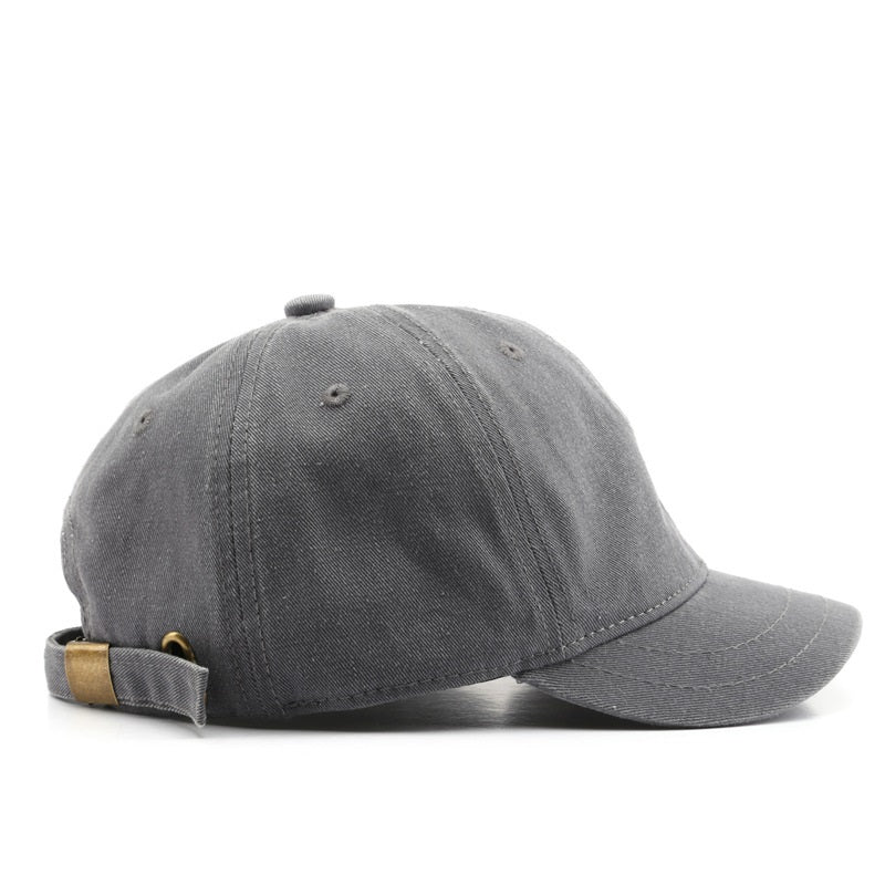 Gorra con visera corta en muchos colores diferentes