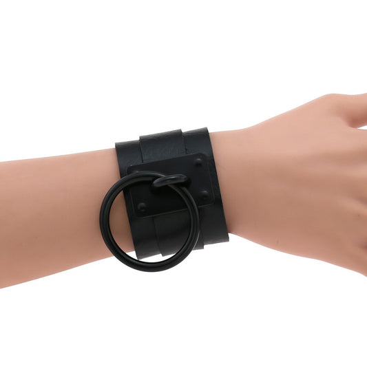 Armband with large ring