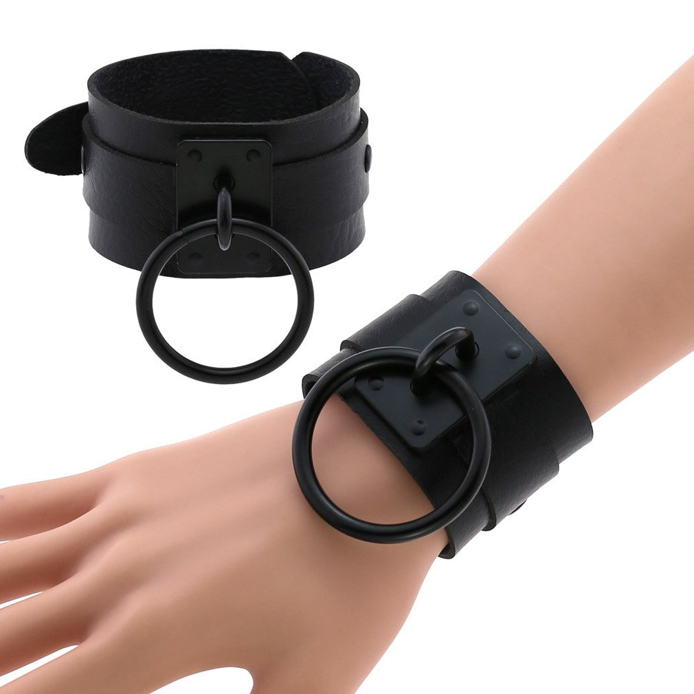 Armband with large ring