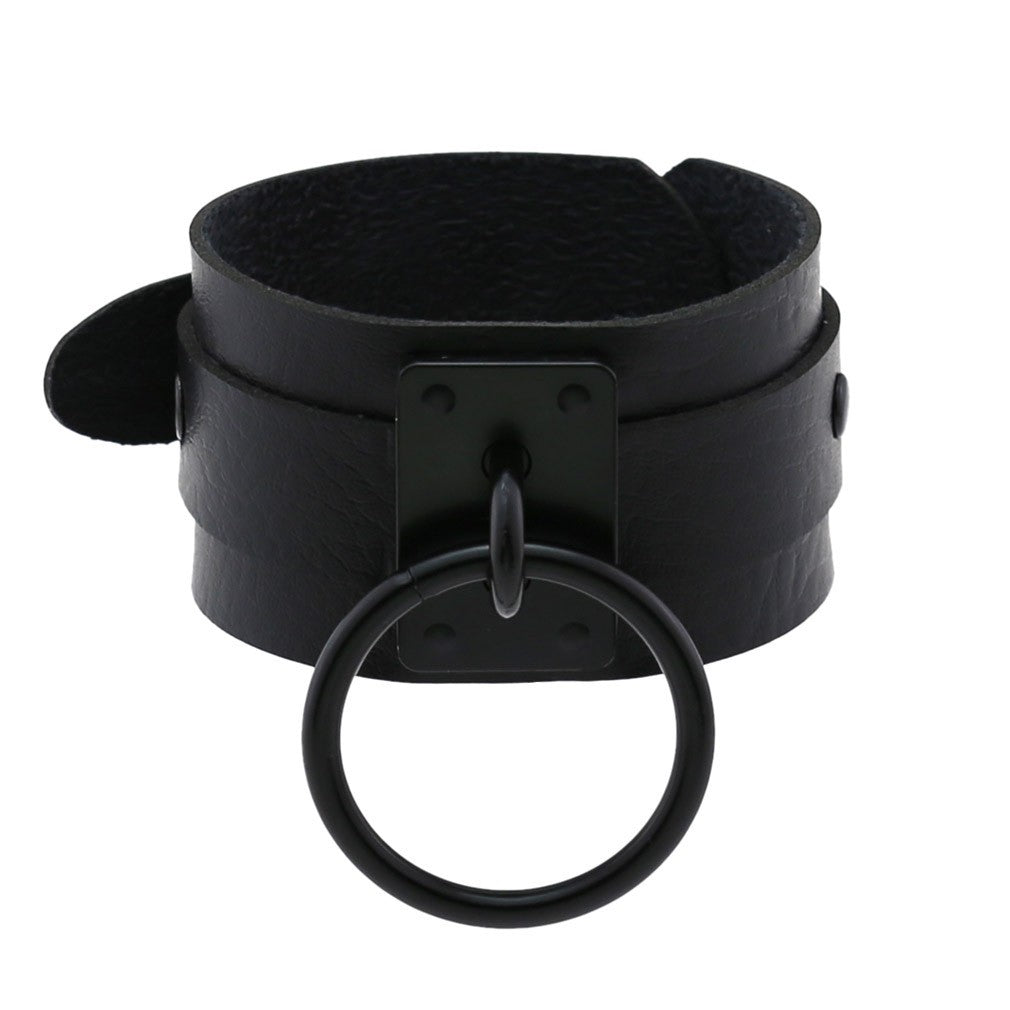 Armband with large ring