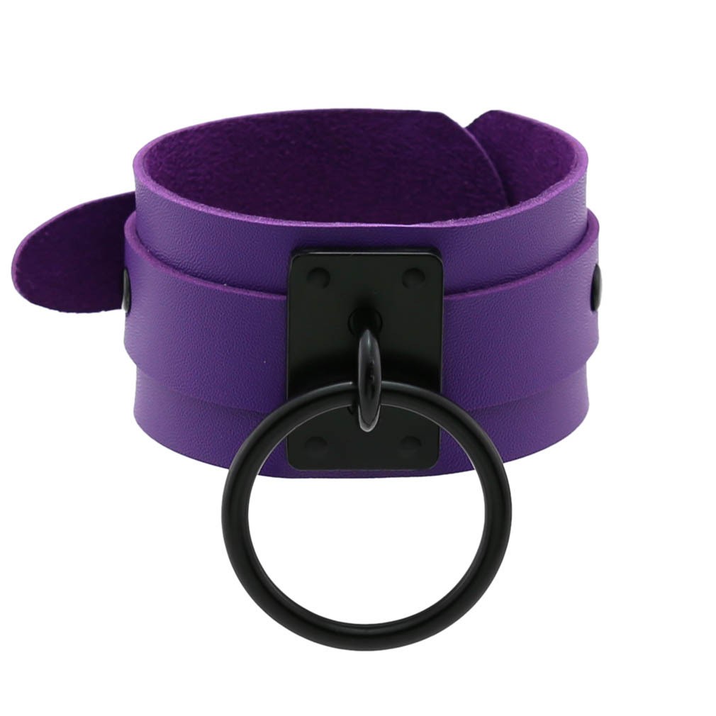 Armband with large ring