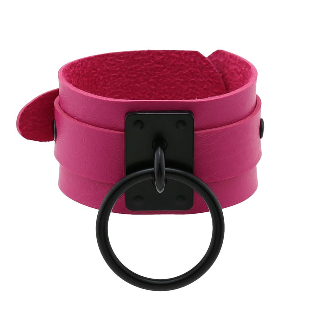 Armband with large ring