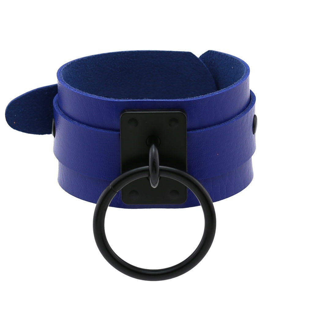 Armband with large ring