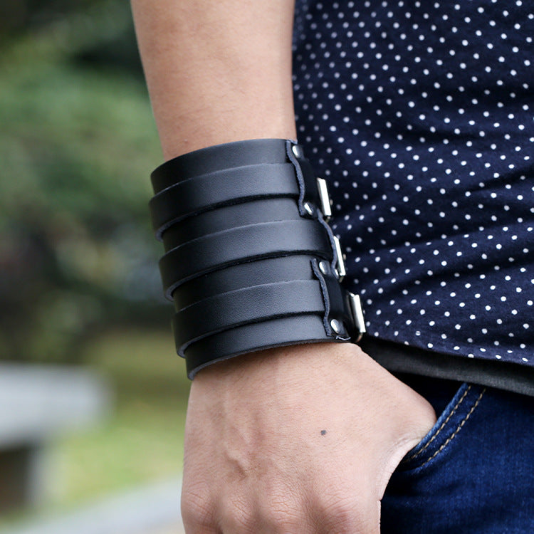 Armband in black genuine leather