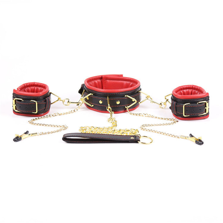 Choker med nipple clamps, koppel och handledsmanchetter