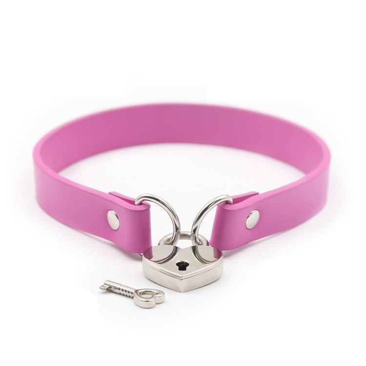 Choker or necklace with heart-shaped lock