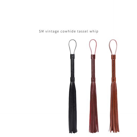 Flogger, whip in genuine leather. Available in several colors