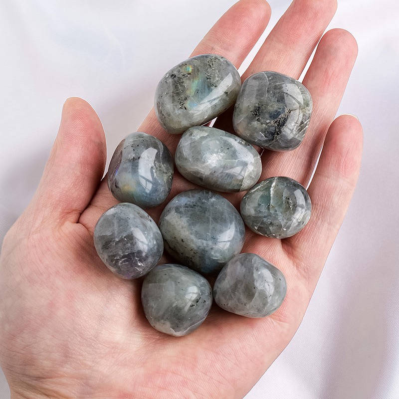 Cristal rodado, piedra lunar negra.