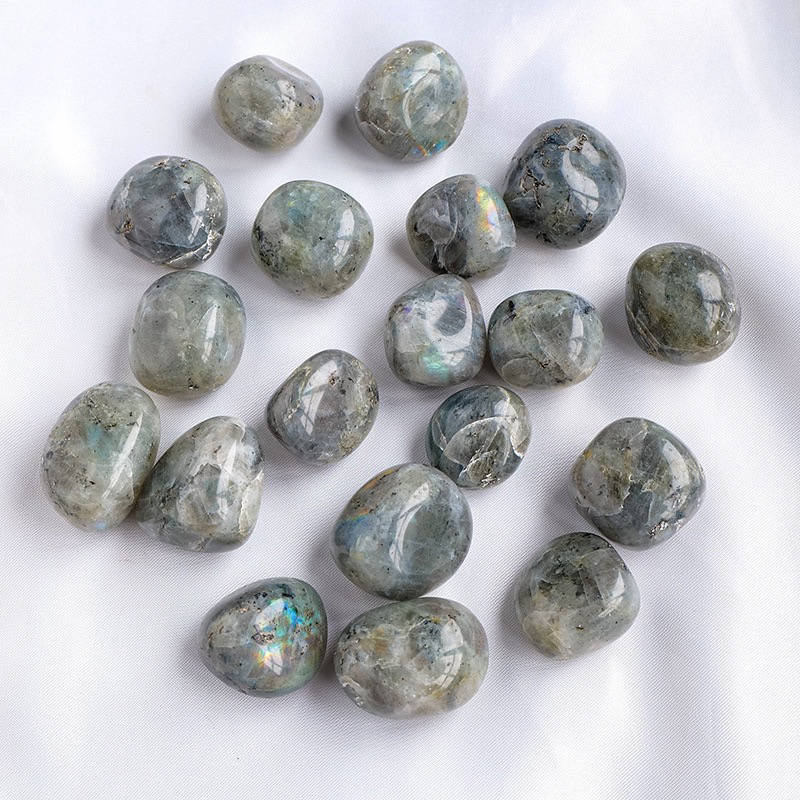 Cristal de labradorita caído