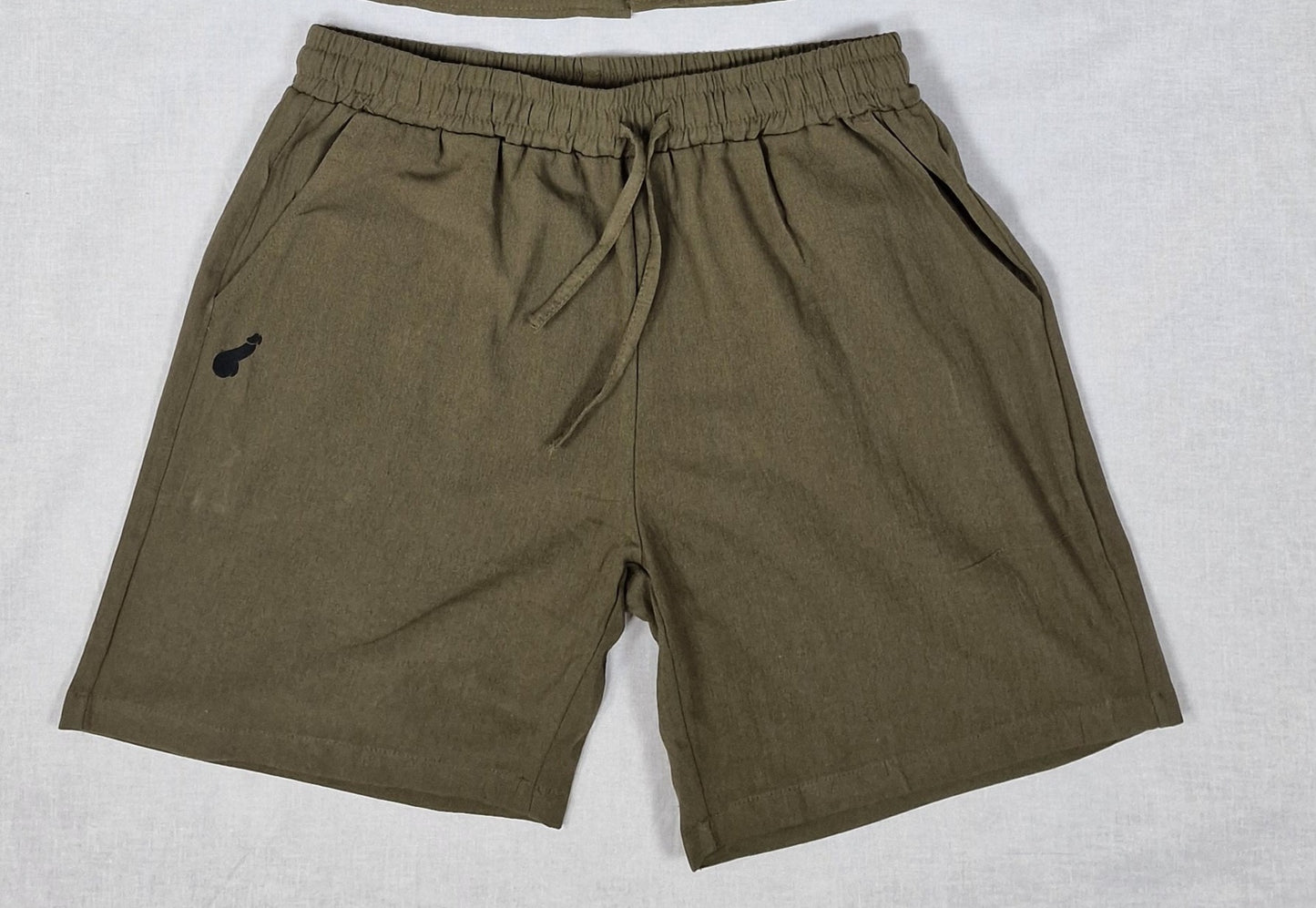 Linneshorts i olika färger