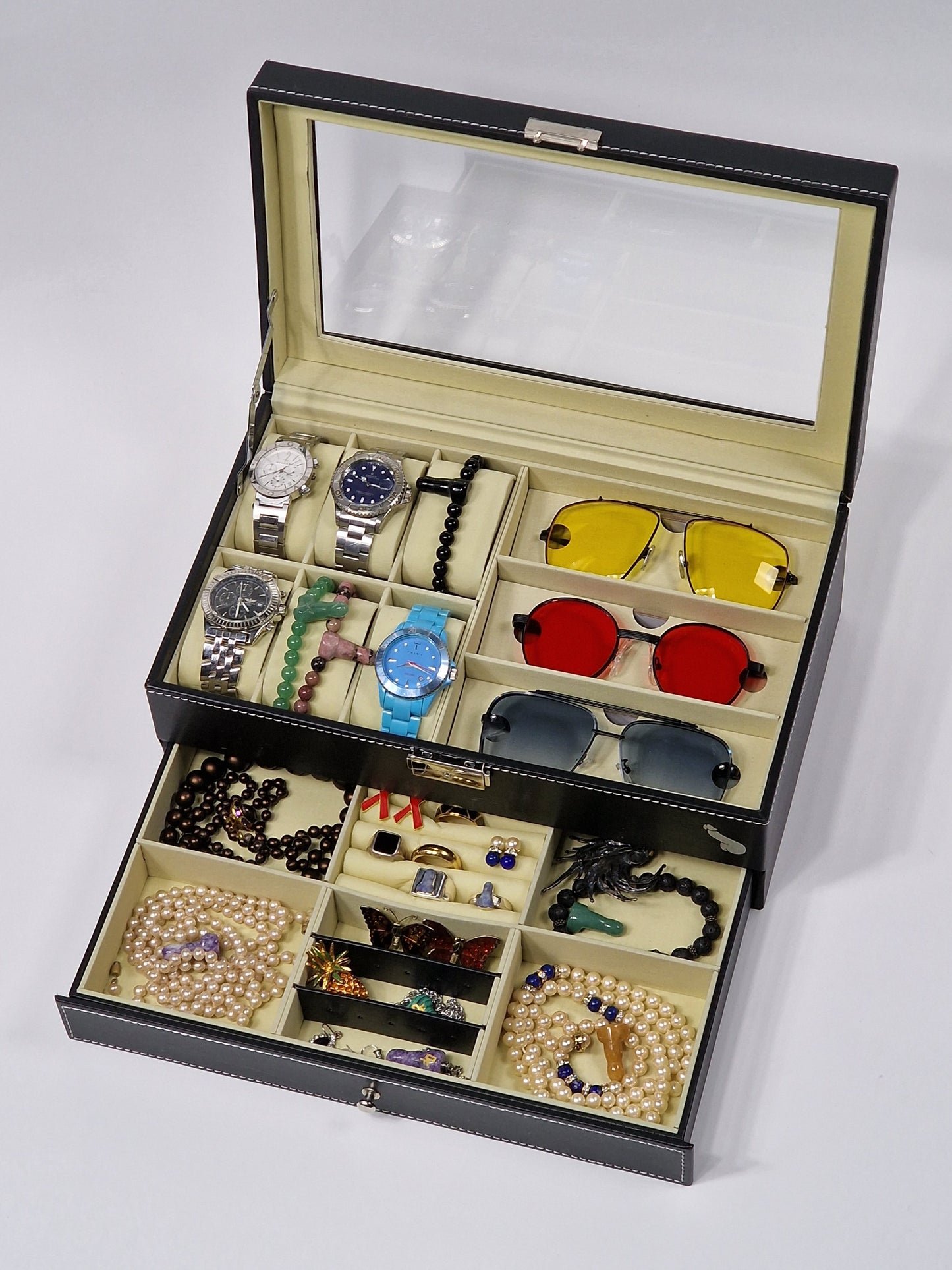 Jewelery box, for jewellery, sunglasses or wristwatches.