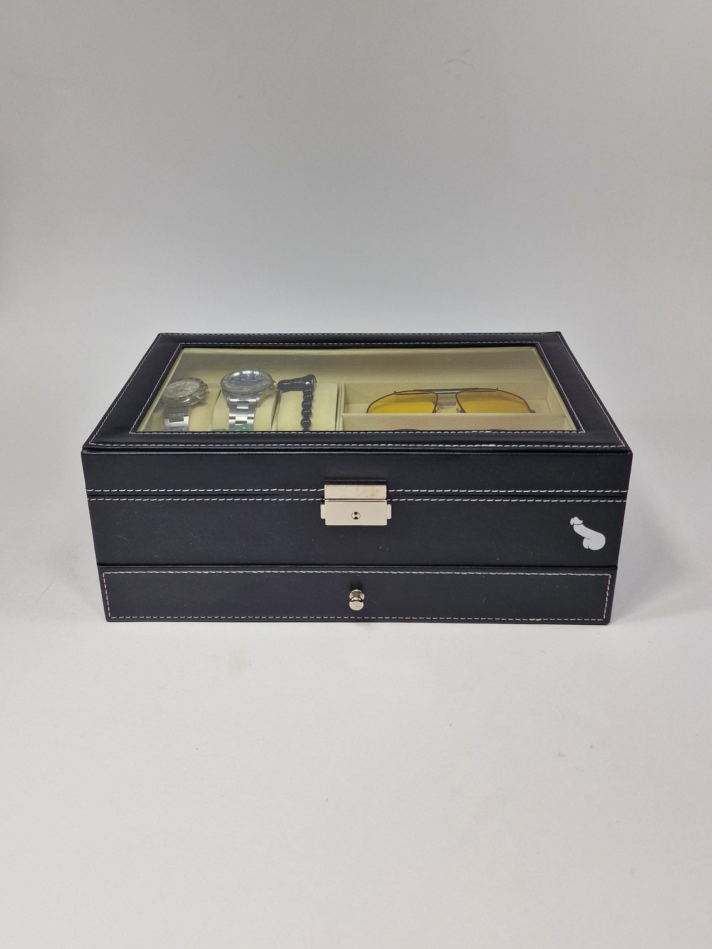 Jewelery box, for jewellery, sunglasses or wristwatches.