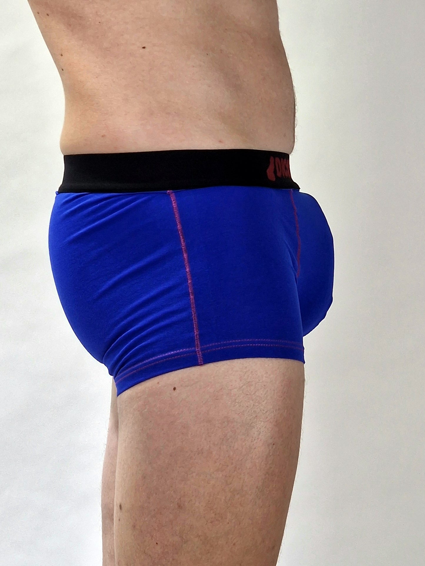 Klare blaue Boxershorts oder Badehosen, Herrenunterhosen in Azurblau und Magenta