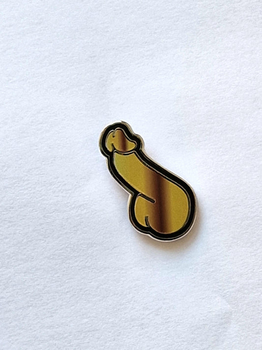 Eine goldene und lustige Anstecknadel, ein schwarz-goldener Schwanz.