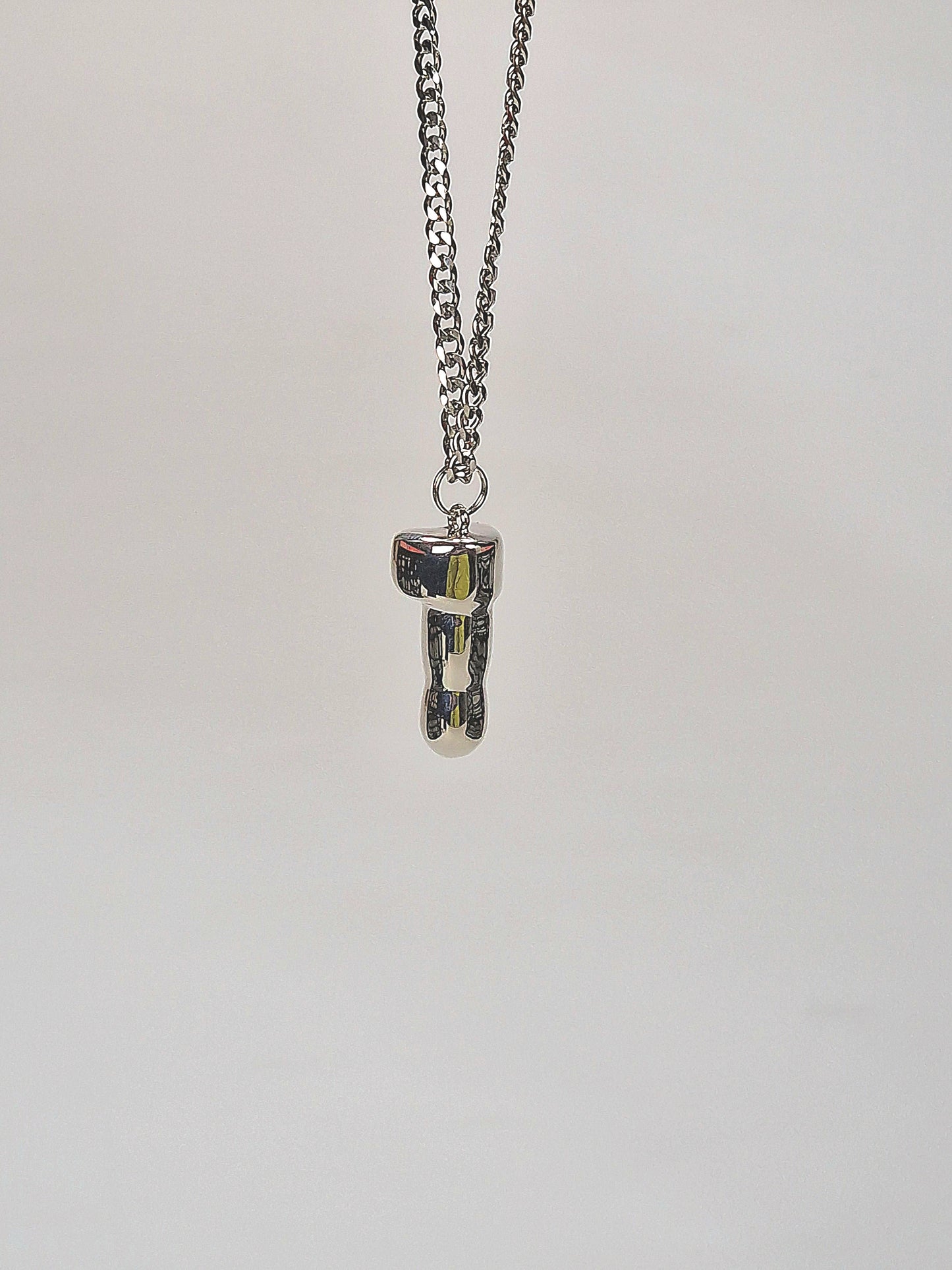 Collar con pene plateado de 2,5 cm. Un colgante único y hermoso.