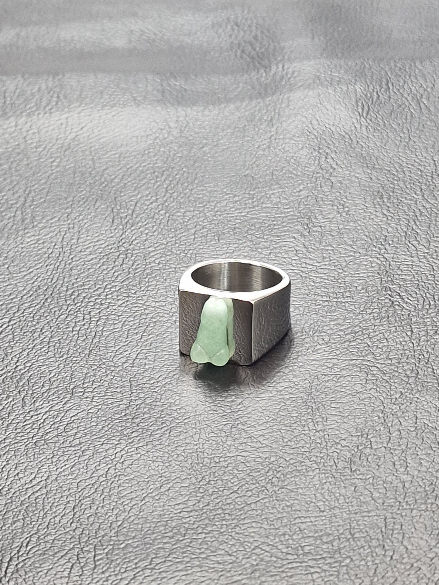 Ring med halväldelsten Green Aventurine eller grön Aventurin