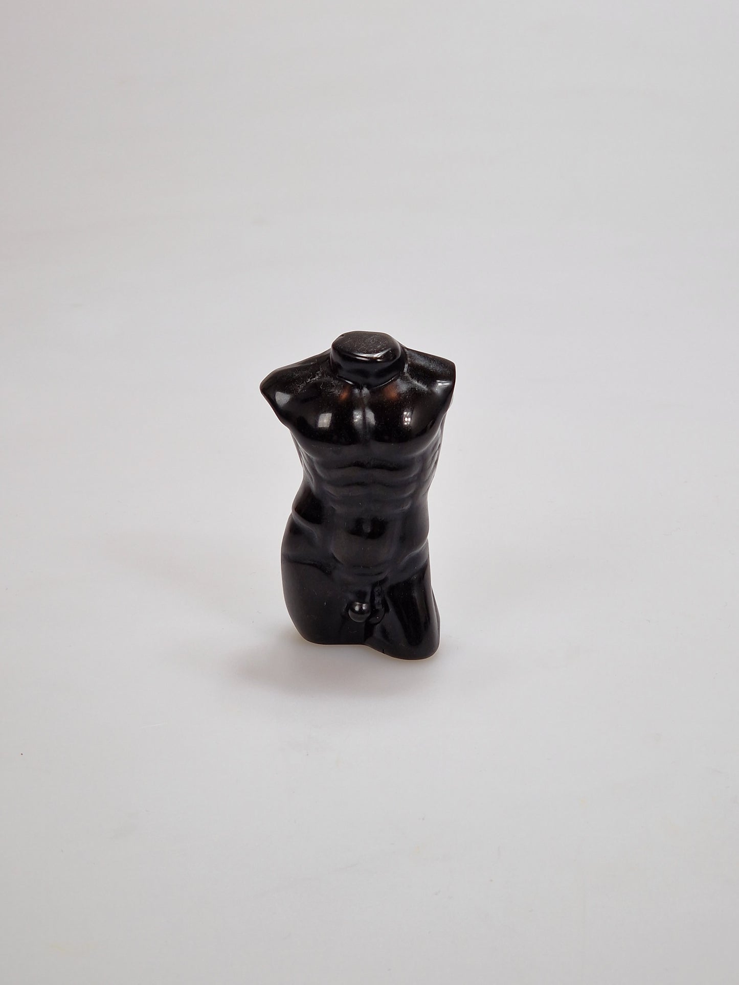 Geschliffener Kristall-Torso im Stein Black Onyx – auch im Kristall Magnesit erhältlich – bei Dickfashion
