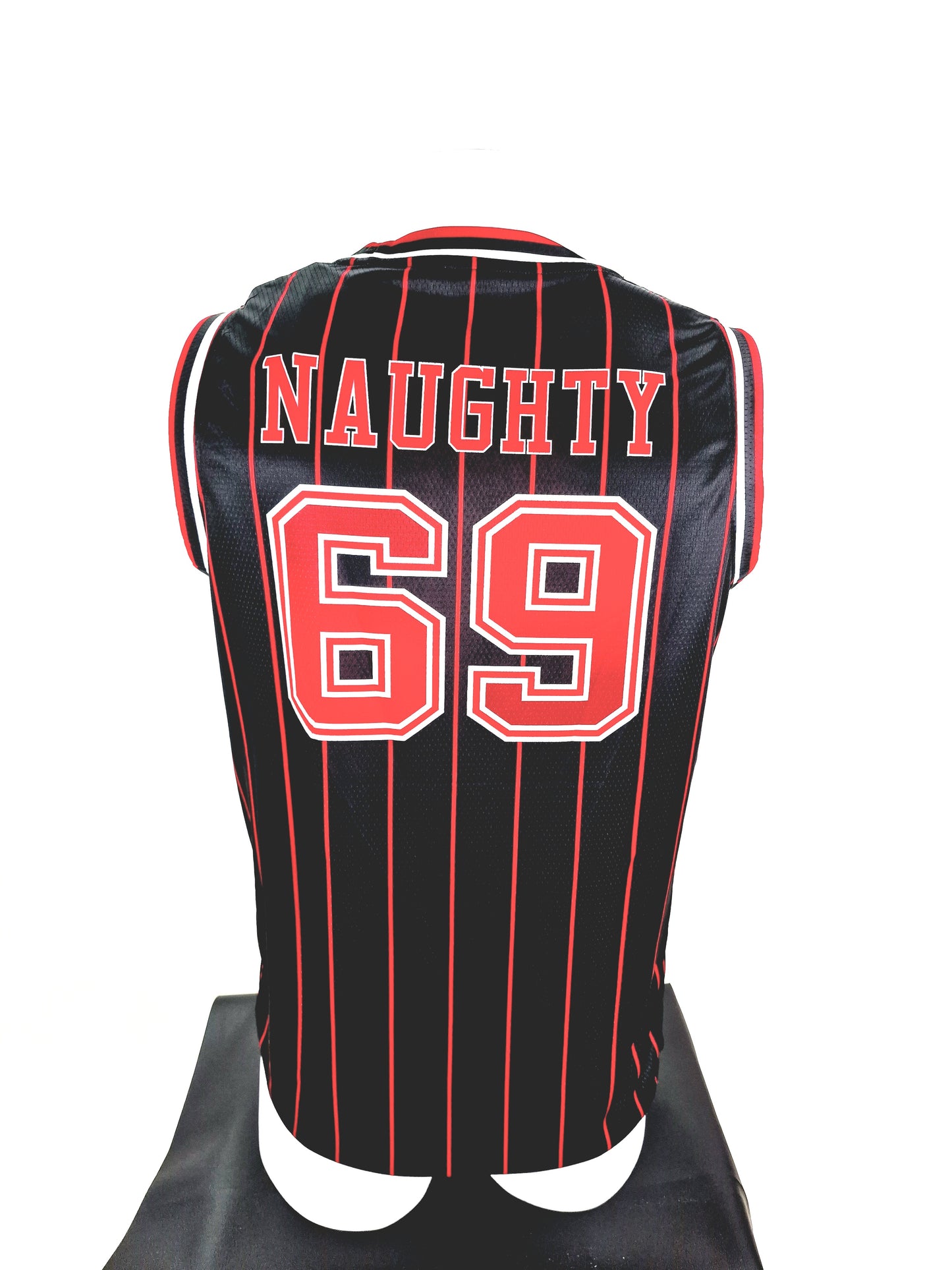 Basketlinne med tryck "NAUGHTY 69"
