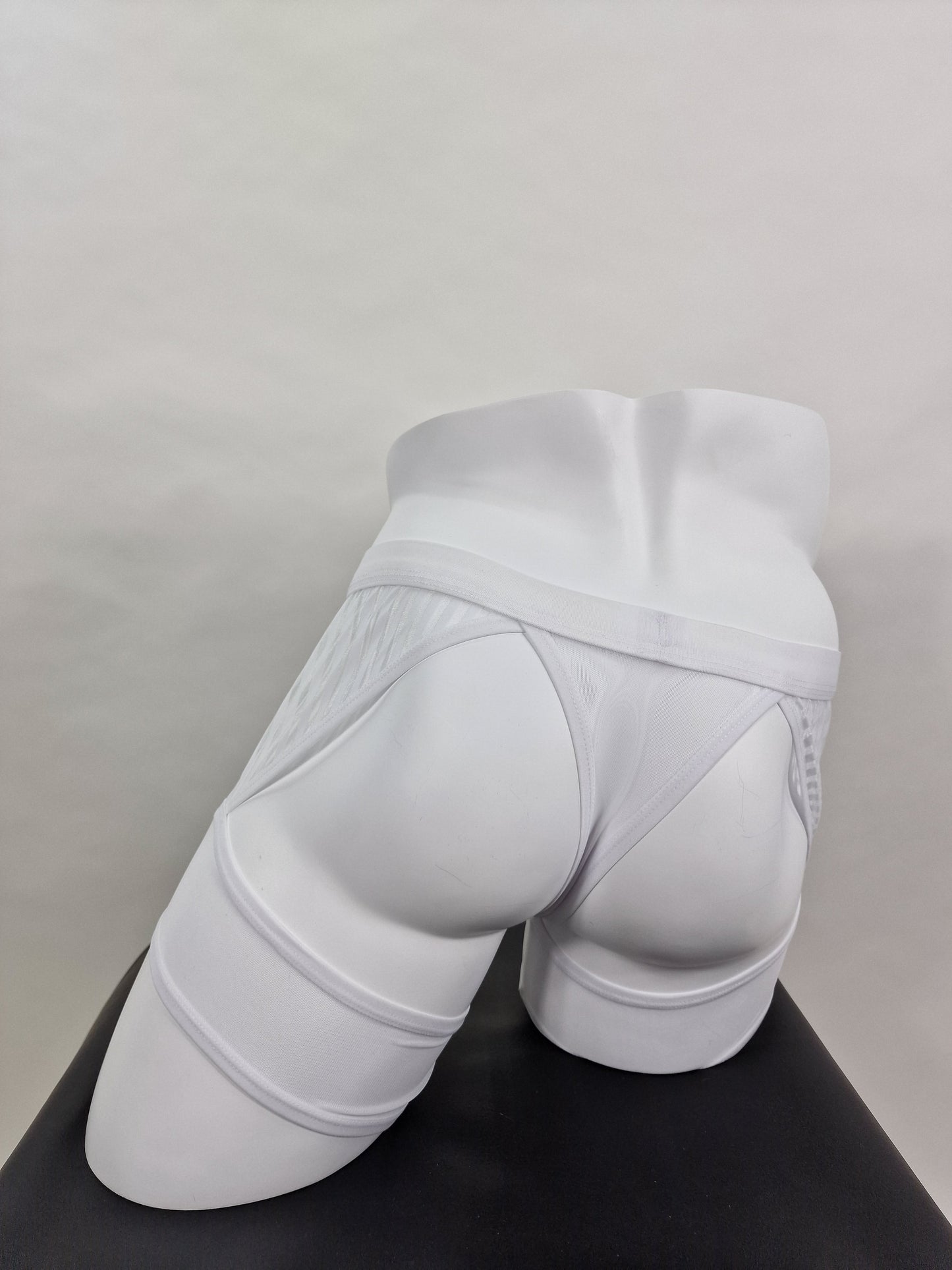 Sexy und einzigartige Tangas oder Tangas mit Beinen.