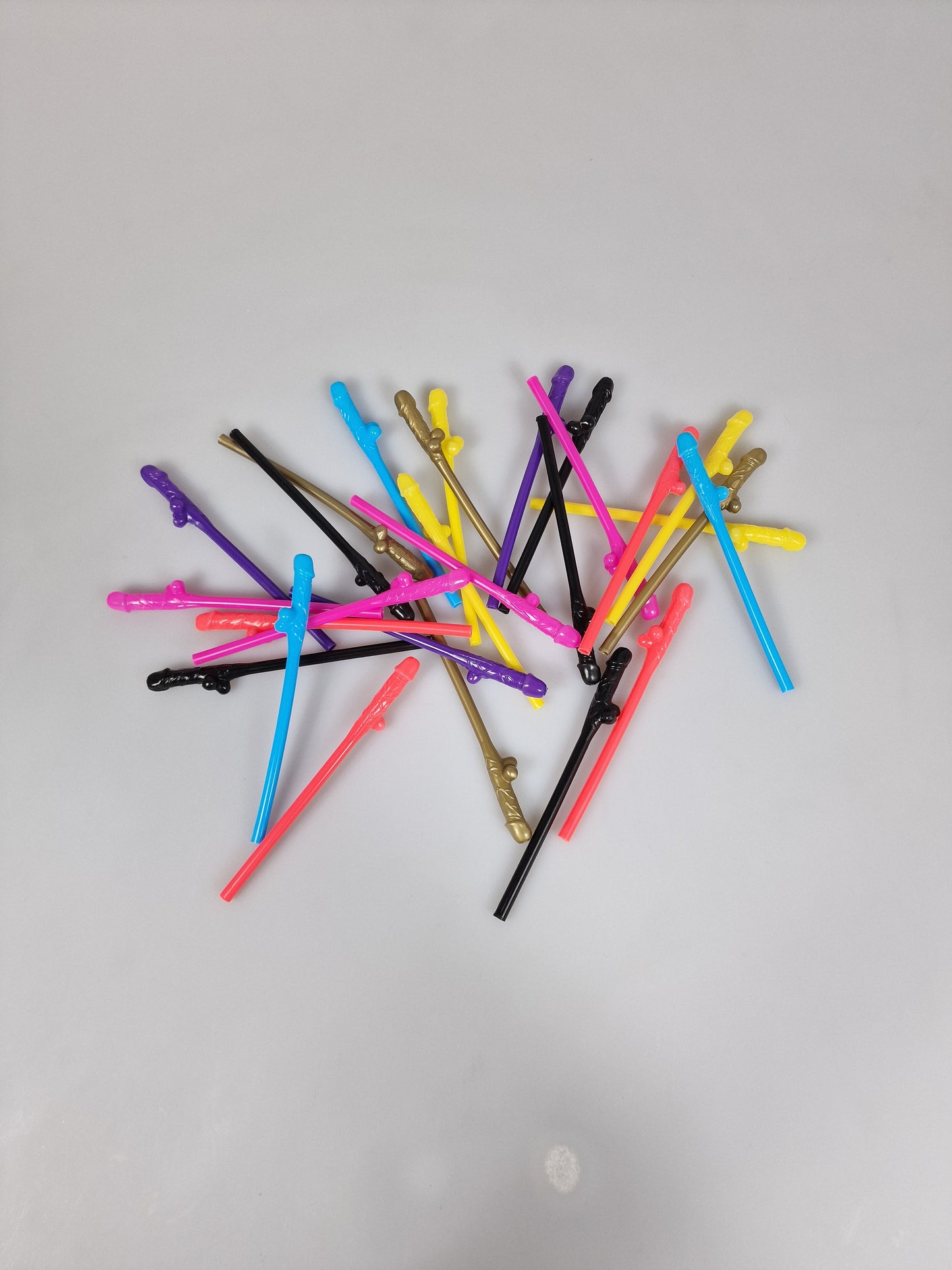 ¡Crea risas y salva el medio ambiente con los chupapollas reutilizables de plástico duro de Dickfashion!