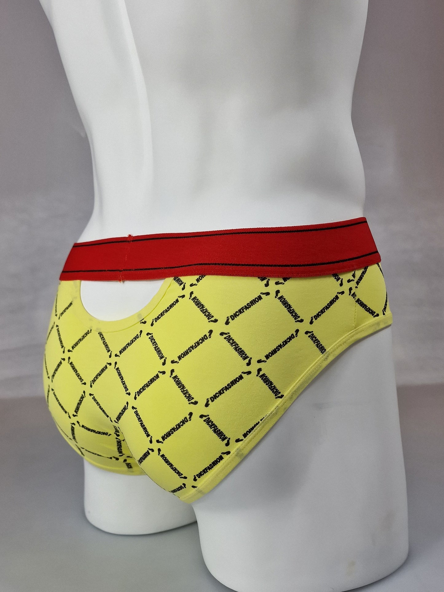 Briefs med hål både fram och bak