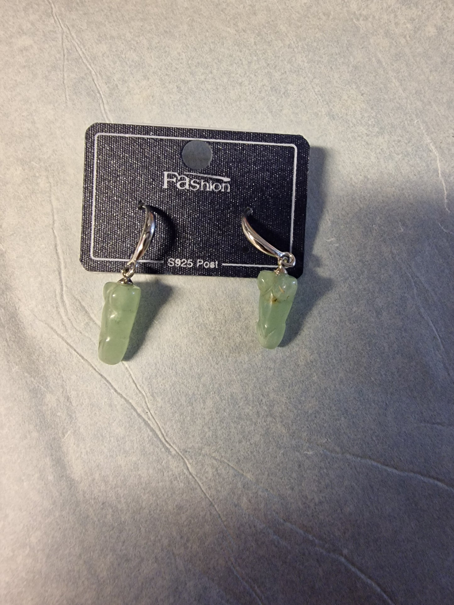 Pendiente en aventurina verde. Preciosos pendientes verdes en forma de polla, aptos tanto para hombre como para mujer.
