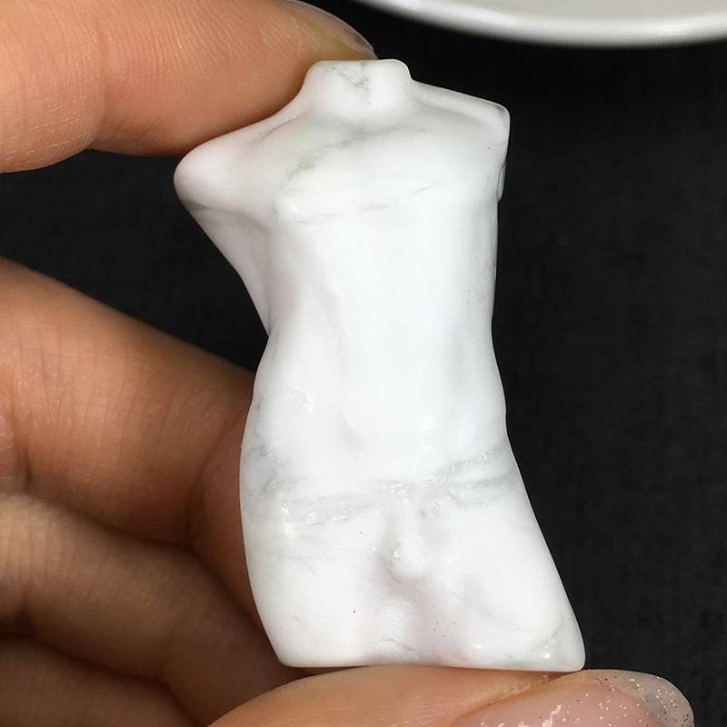 Torso de cristal en magnesita de cristal.