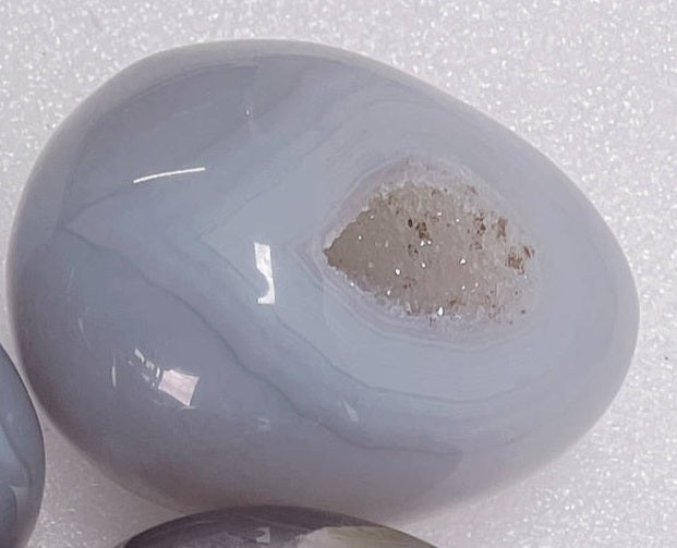 Tumlad agat kristallägg med geoder, 5-7 cm