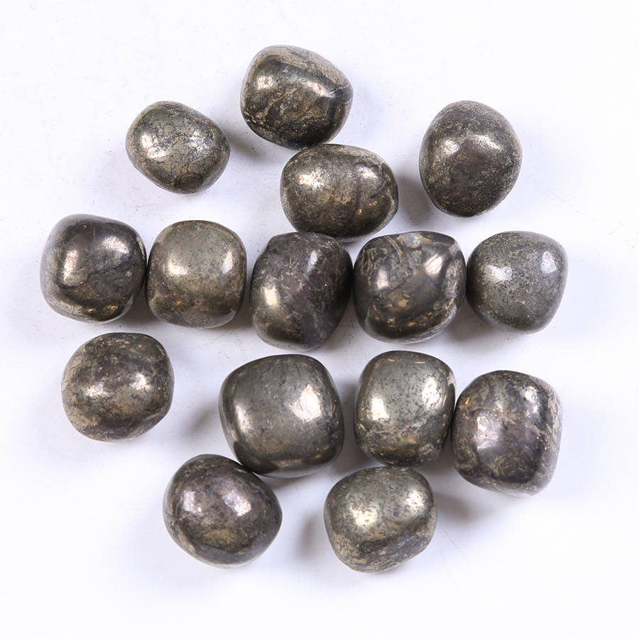Getrommelter Pyritkristall. Pyrit-Edelstein.