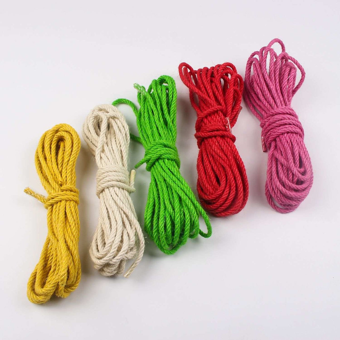 Shibari bondage cuerda de yute, suave, aceitada y de calidad extra alta, aprox. 6 mm. Estas son fabricadas en Suecia.