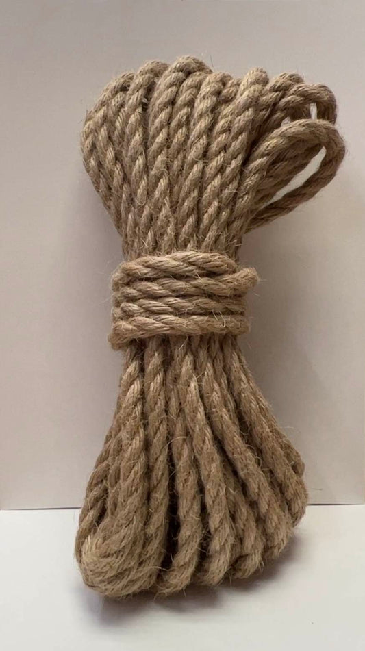 Shibari Bondage-Seil aus Jute, ca. 8 mm. Diese sind in Schweden hergestellt.