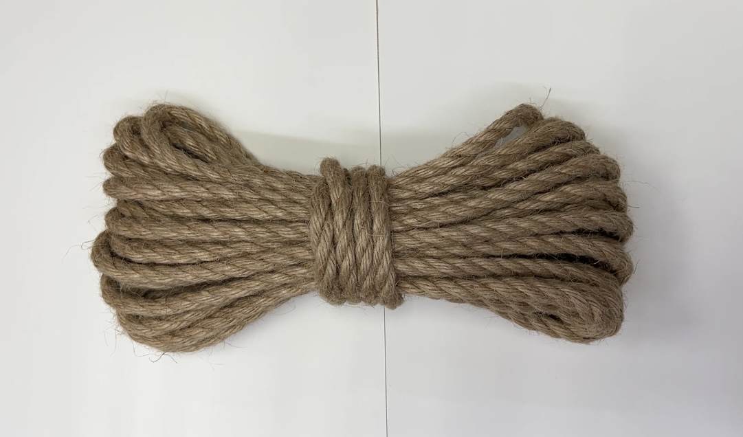 Shibari bondage rep i yute, aprox. 8 mm. Estos son fabricados en Suecia.