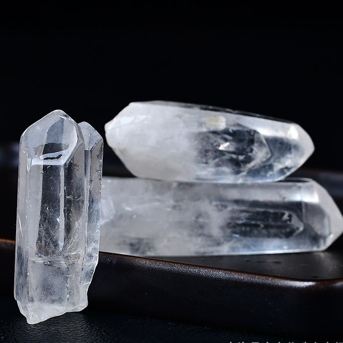 Cuarzo claro, cristal de roca, puntas en bruto.