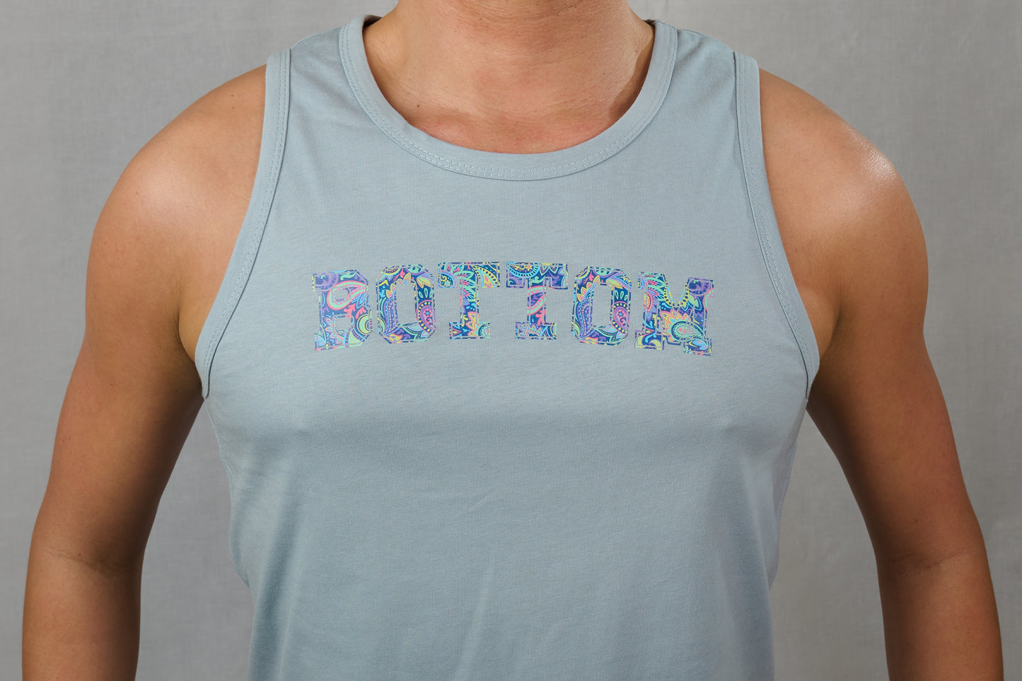 Tanktop oder Tanktop mit dem Aufdruck BOTTOM