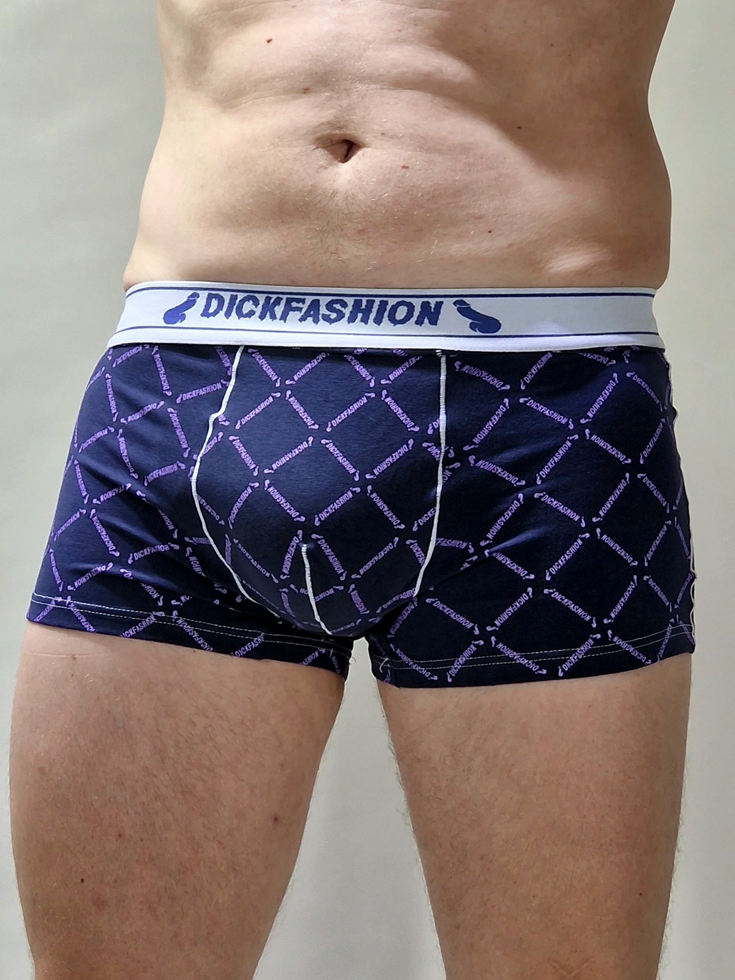 Dunkelviolette und hellviolette Boxershorts oder Badehosen, Unterhosen