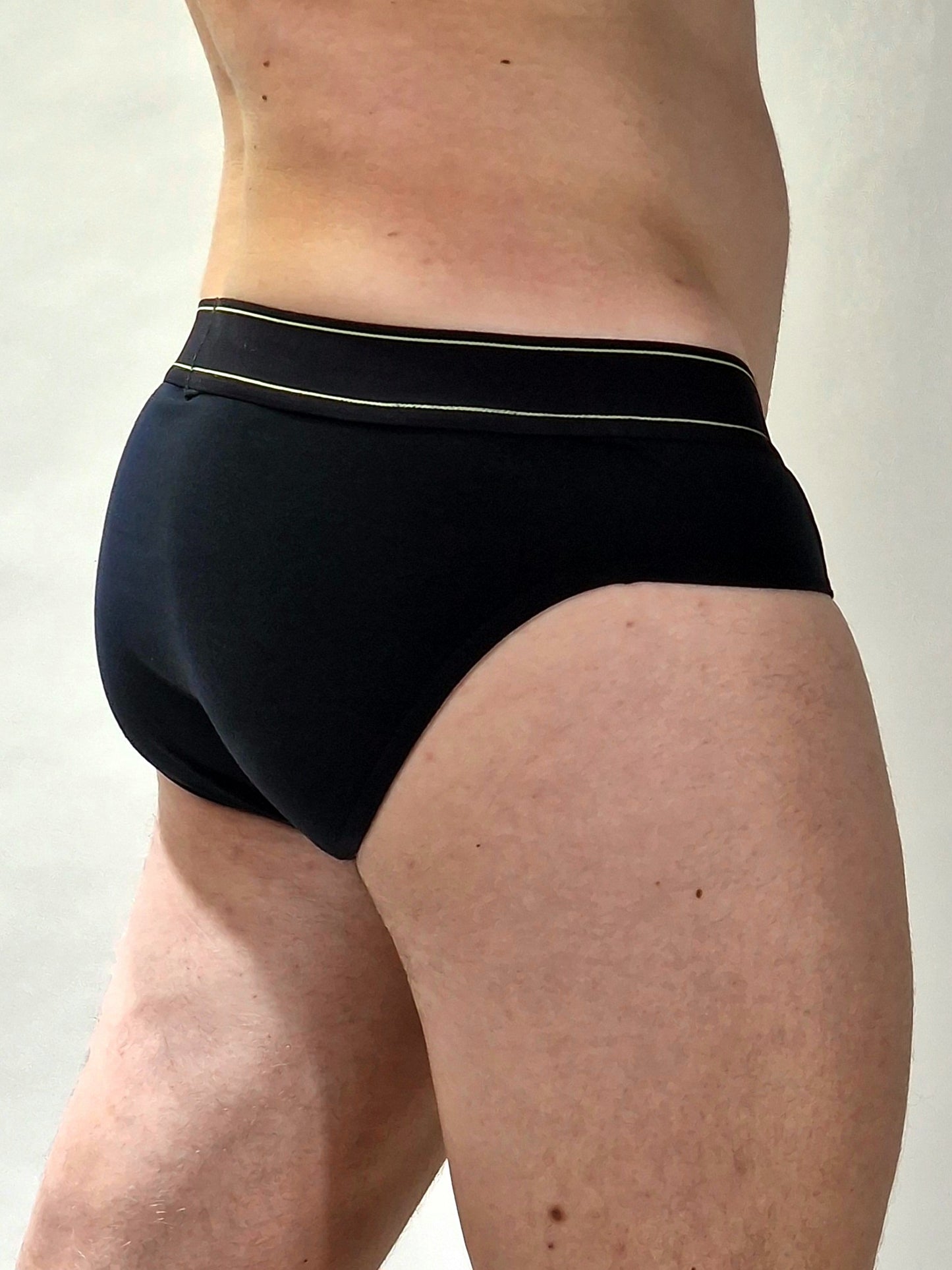 Schwarz-gelbe Slip-Unterhose aus Baumwolle