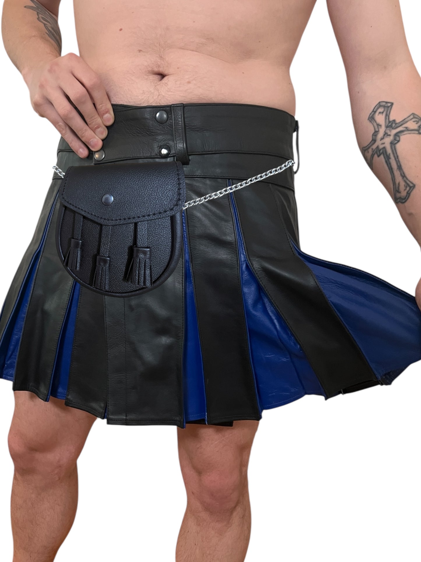 Läder kilt för män i svart och blått äkta skinn med tillhörande väska, BDSM och gay