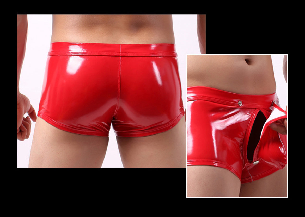 Shorts de goma rojos brillantes y sexys.