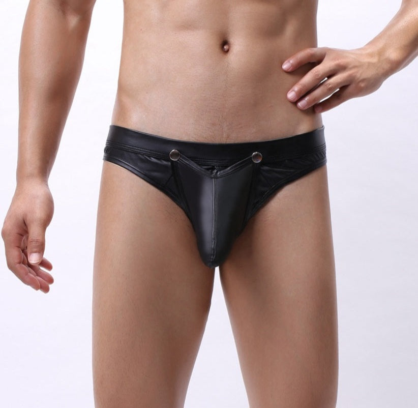 Tangas, tangas o bañadores de goma negros brillantes y sexys.
