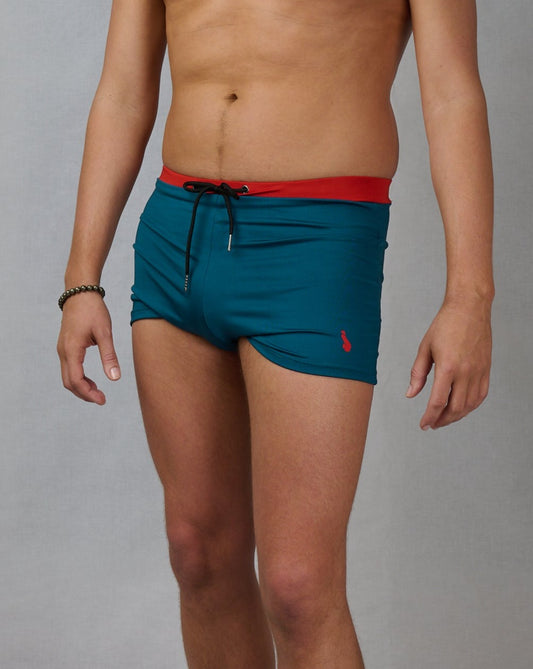 Badbyxor, swim trunks med röd linning och blågrönt tyg