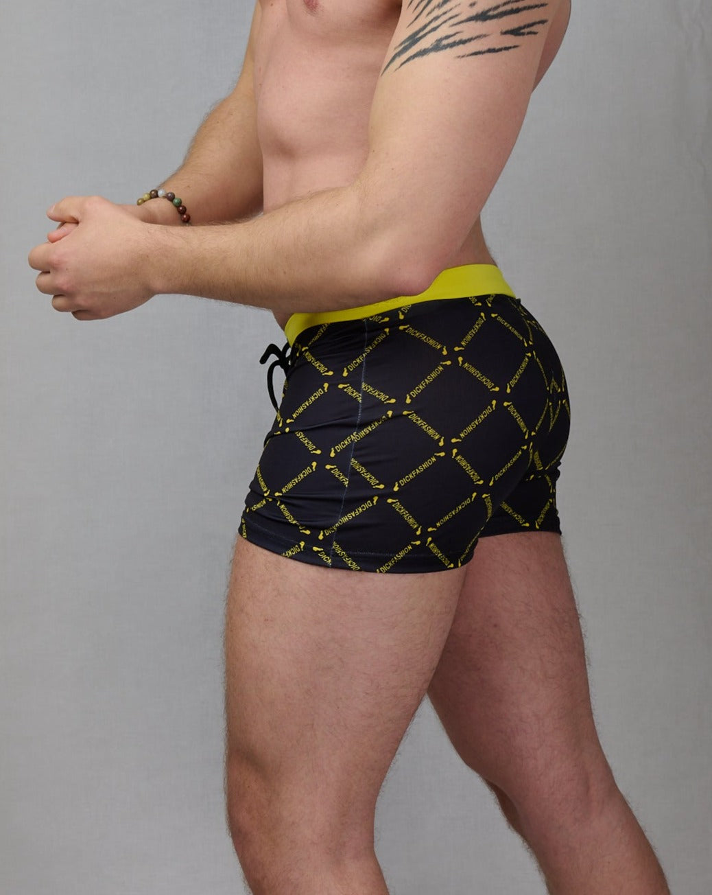 Badbyxor, svart-gula swim trunks