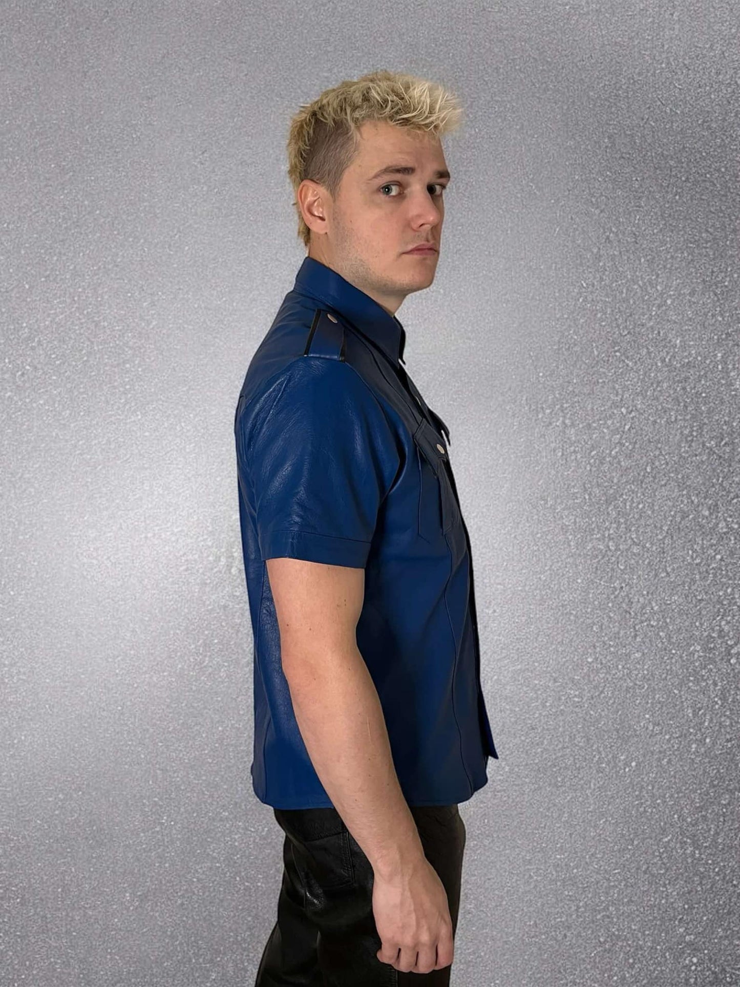 Shirt in leather, a blue leather shirt