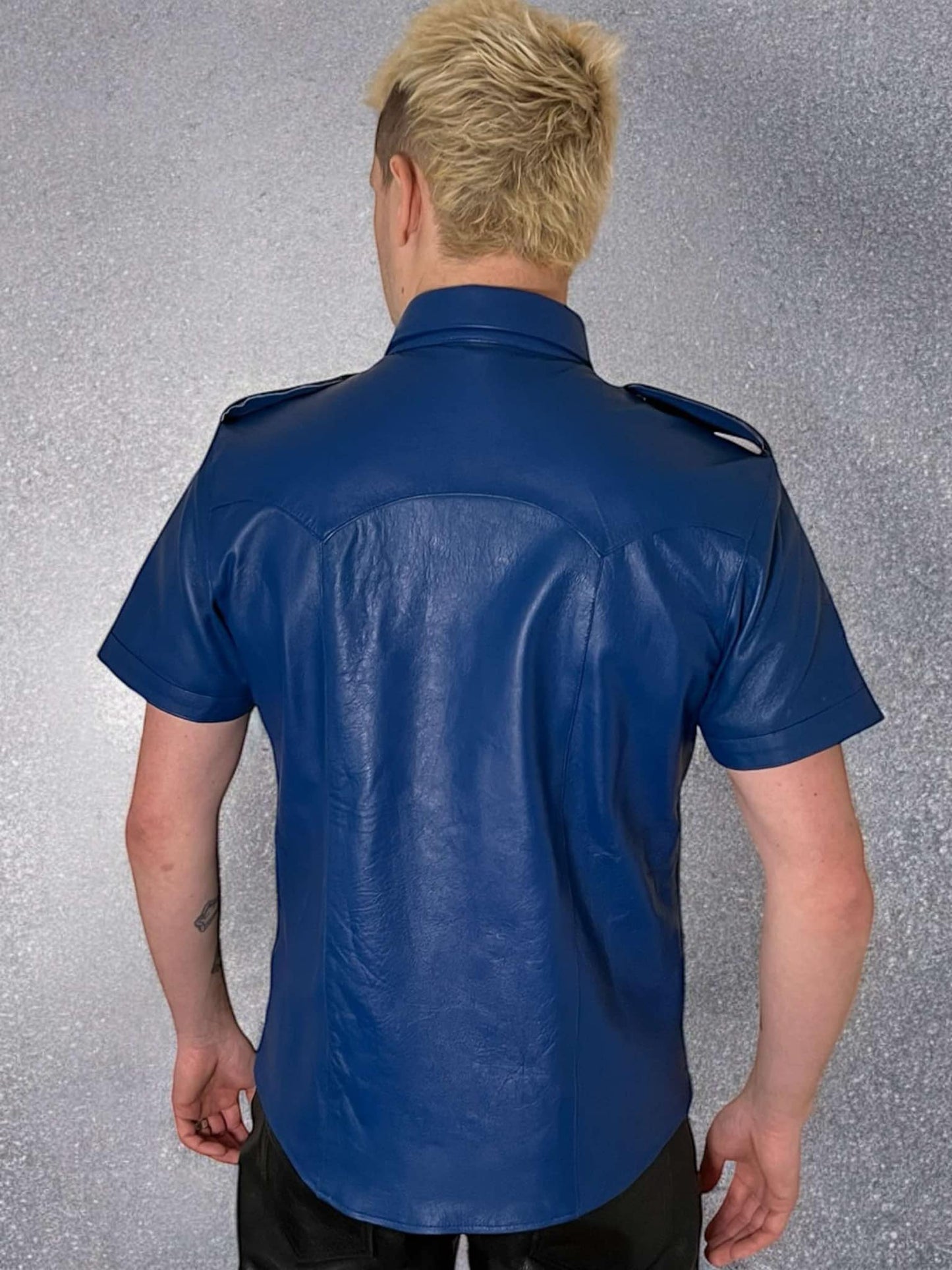 Shirt in leather, a blue leather shirt