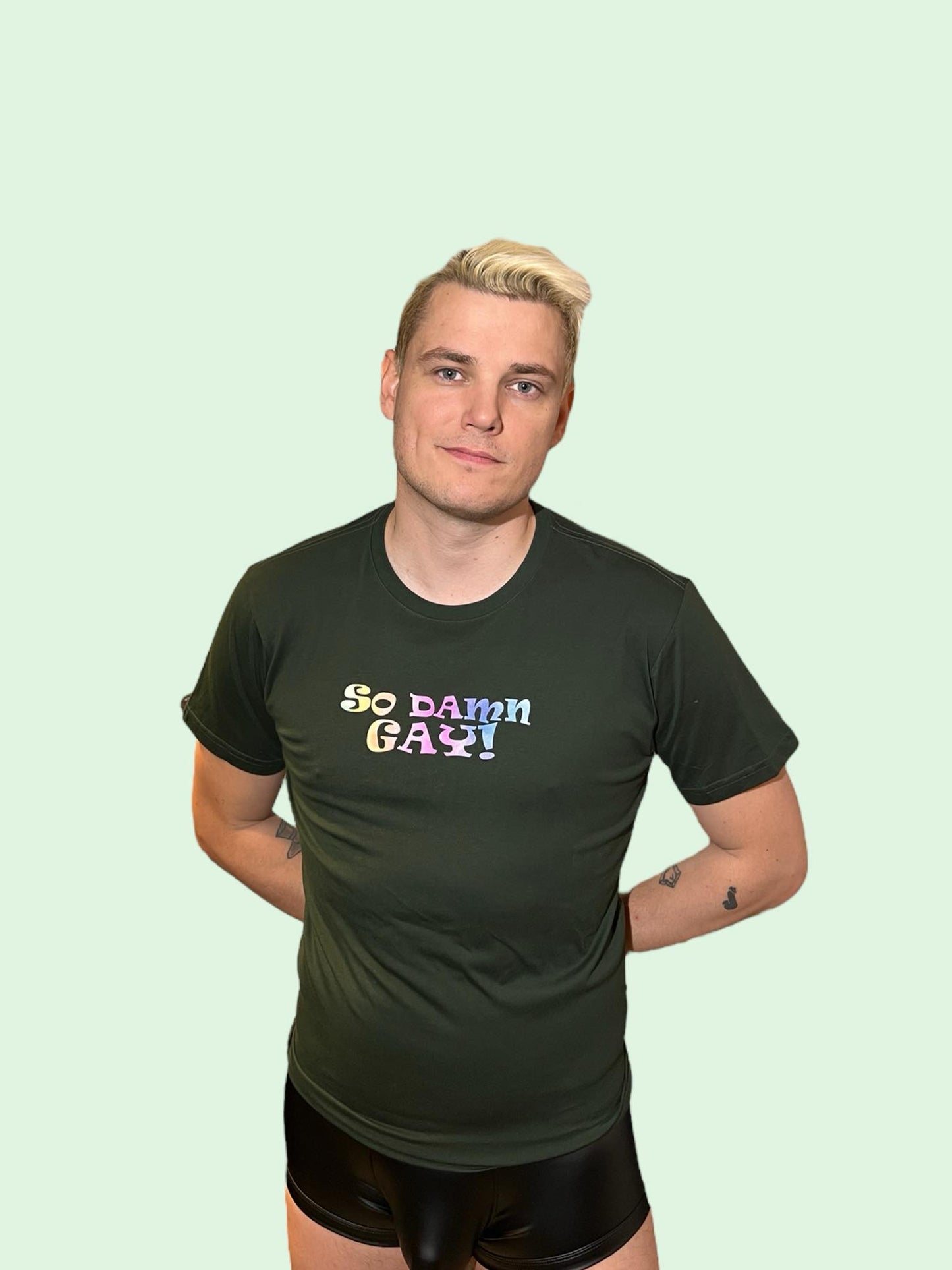 Camiseta con el estampado SO DAMN GAY!