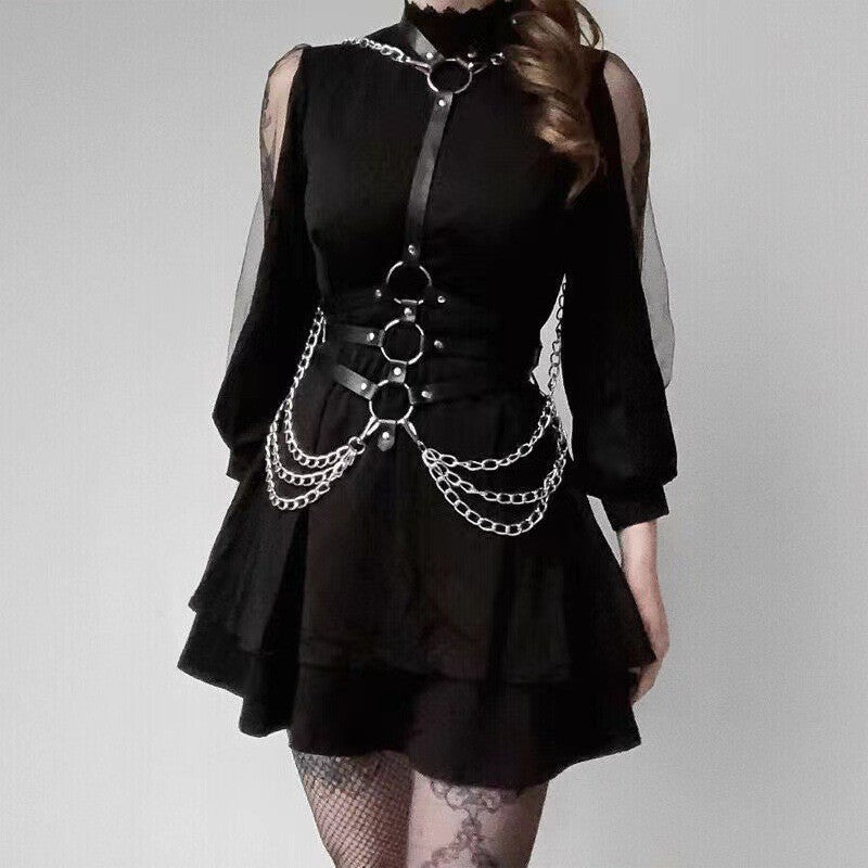 Körper- und Taillengeschirr mit Choker, Ringen und Ketten