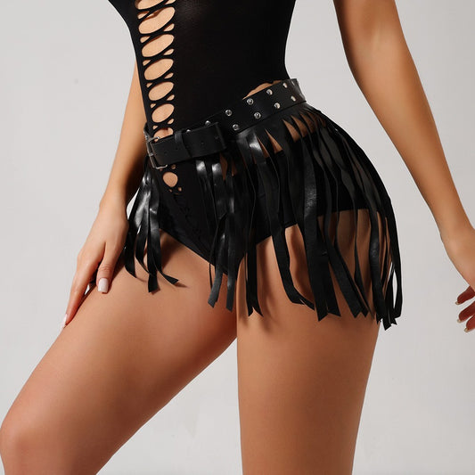 Midjeharness, skirt with fringes in skin or leather
