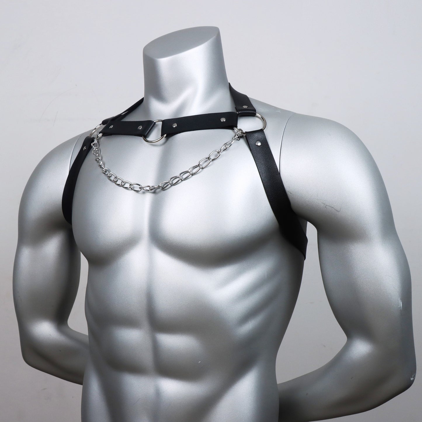 Geschirr aus veganem Leder mit Kette